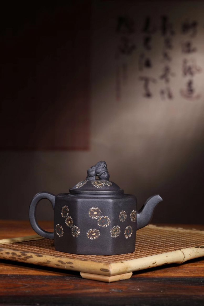 沈洪斌作品 绞泥八方狮球
