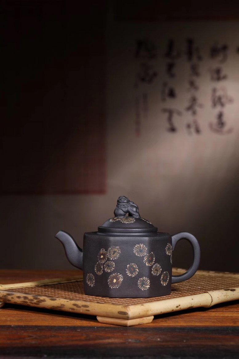 沈洪斌作品 绞泥八方狮球