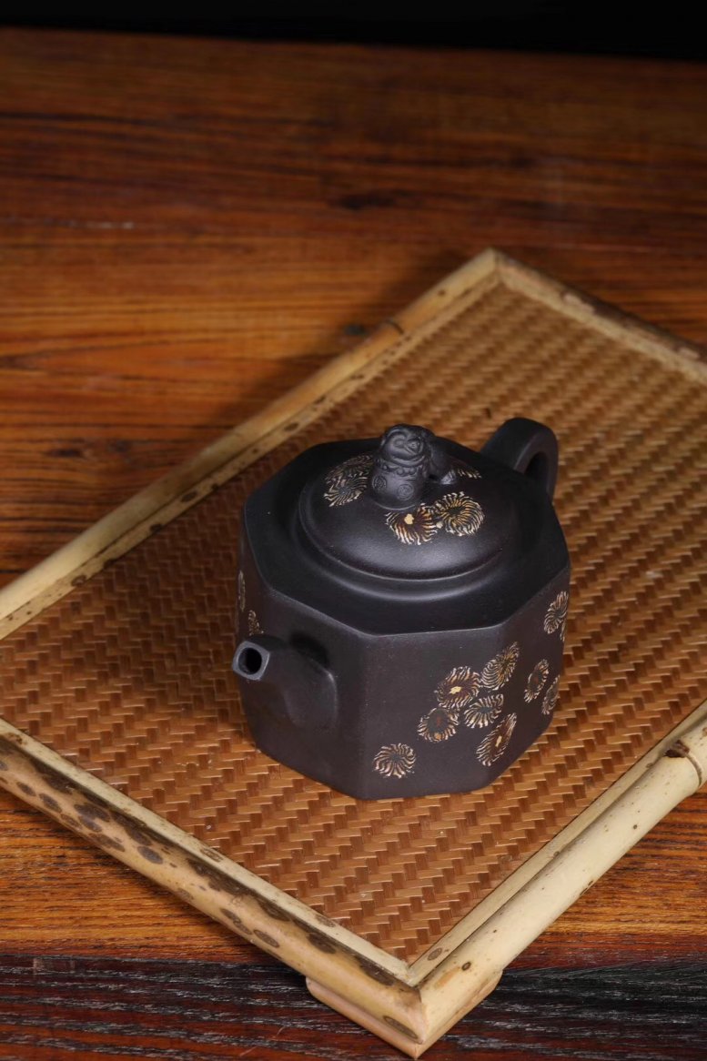 沈洪斌作品 绞泥八方狮球