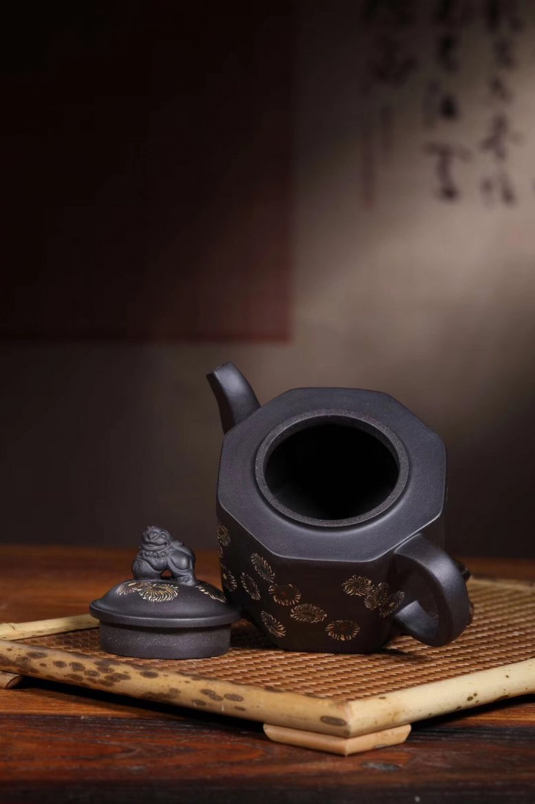 沈洪斌作品 绞泥八方狮球
