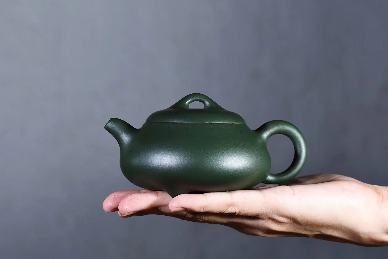 戚志君作品 汉棠石瓢