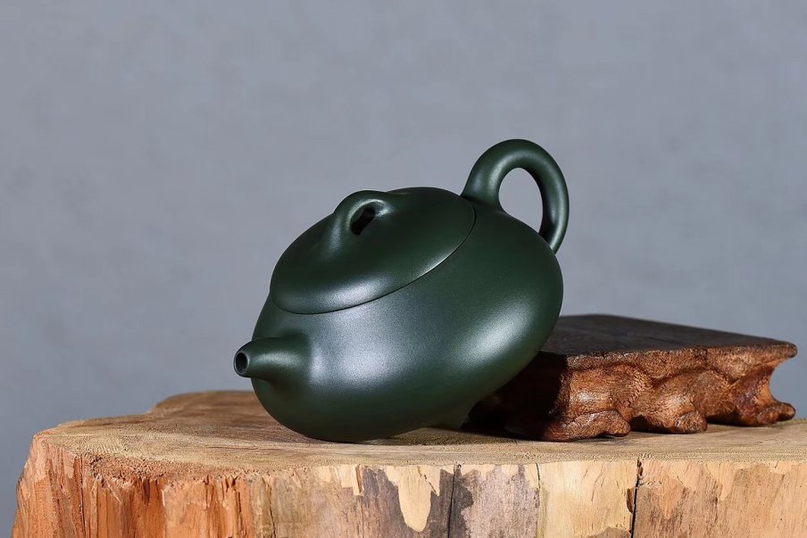 戚志君作品 汉棠石瓢