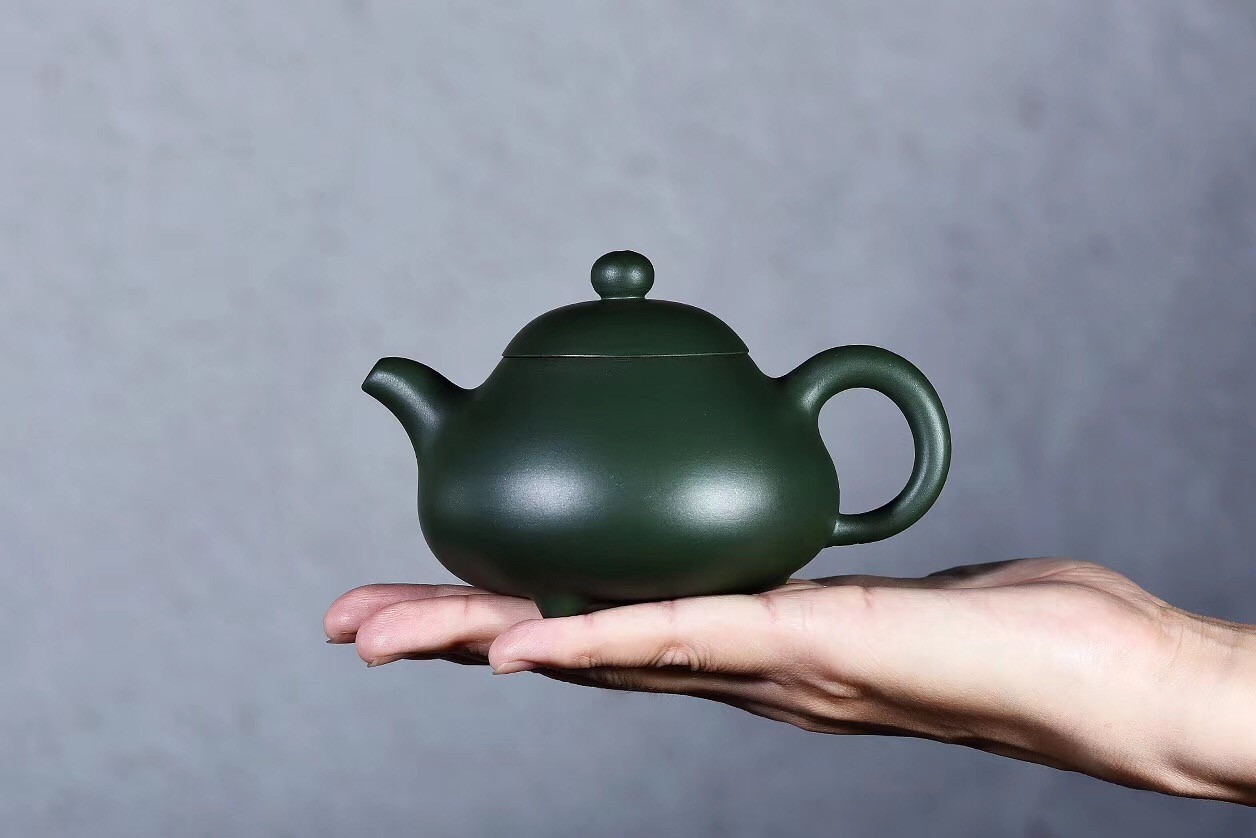 戚志君作品 三足乳丁