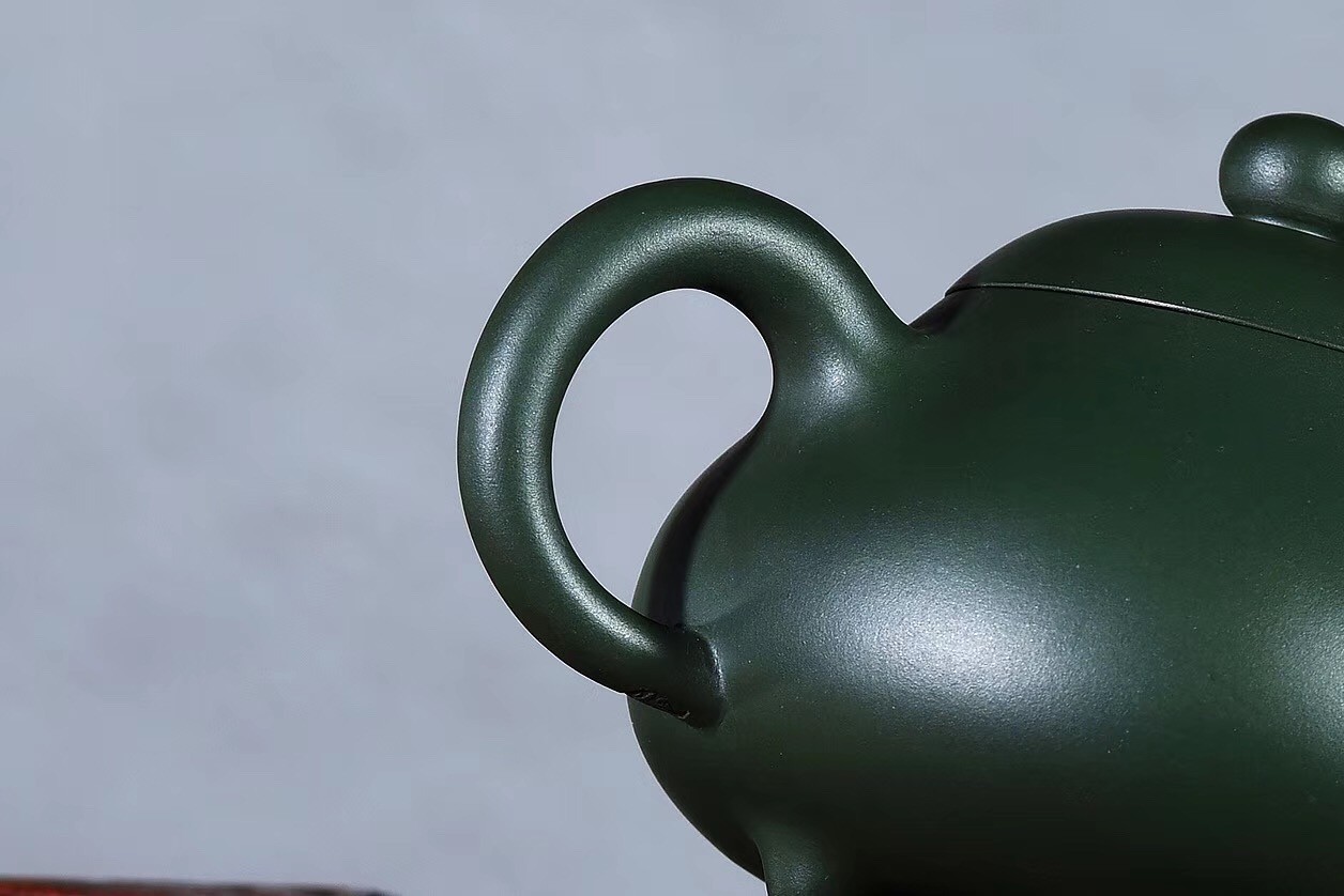 戚志君作品 三足乳丁