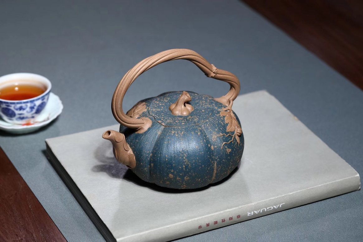 张伟军作品 双色南瓜提梁