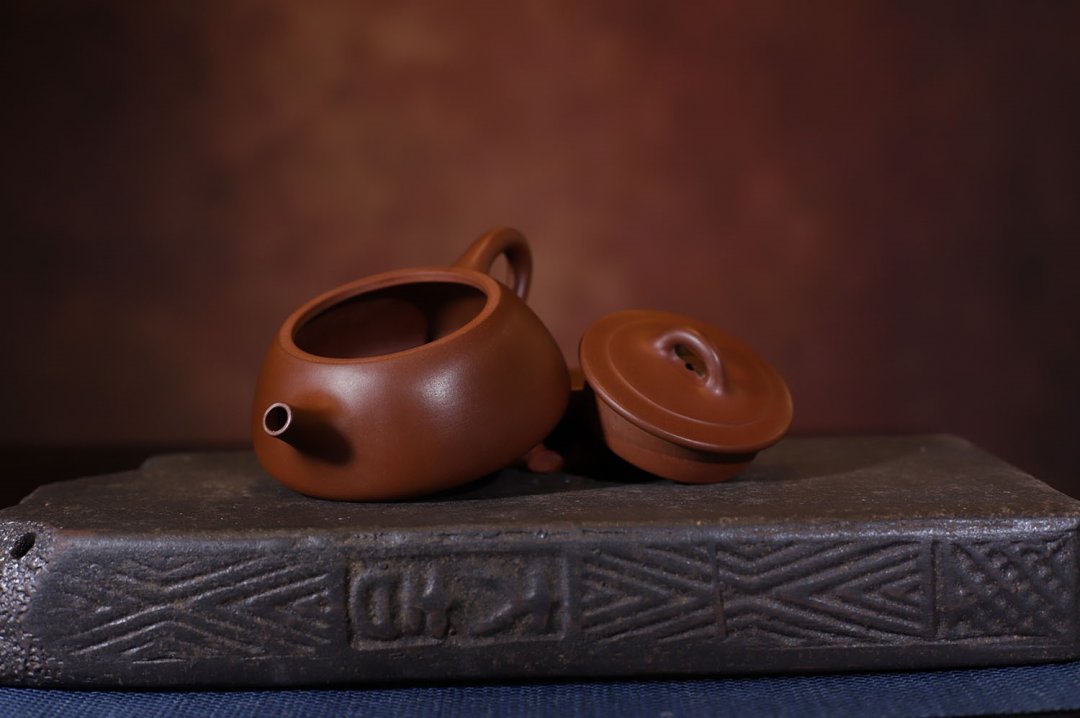 范育君作品 宽口石瓢