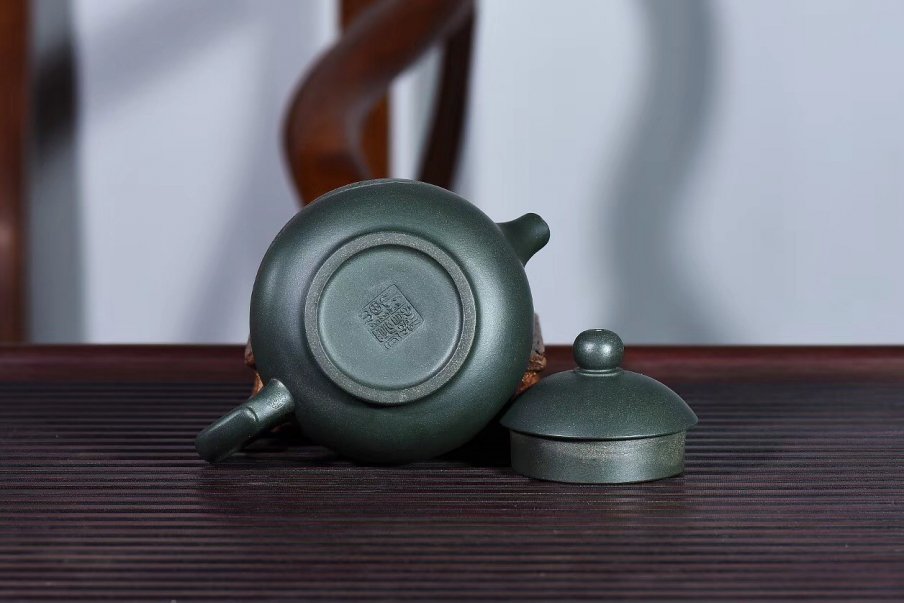 陈顺根作品 奔月壶