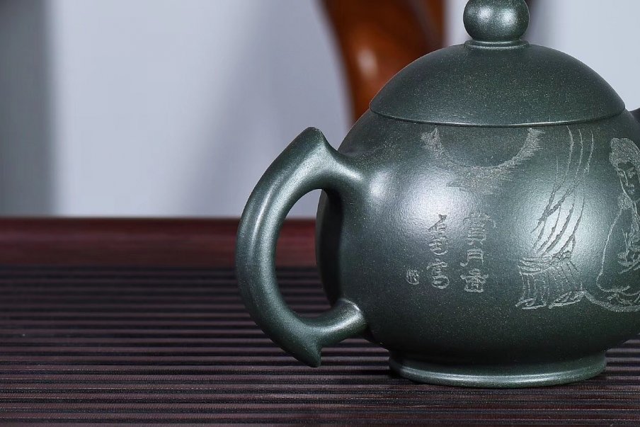 陈顺根作品 奔月壶