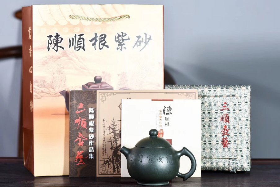 陈顺根作品 奔月壶