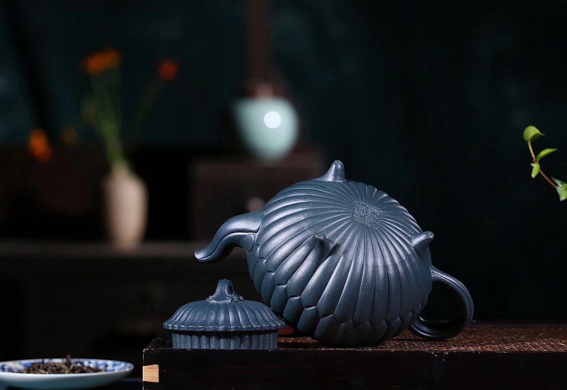杨军保作品 大三丁合菊壶
