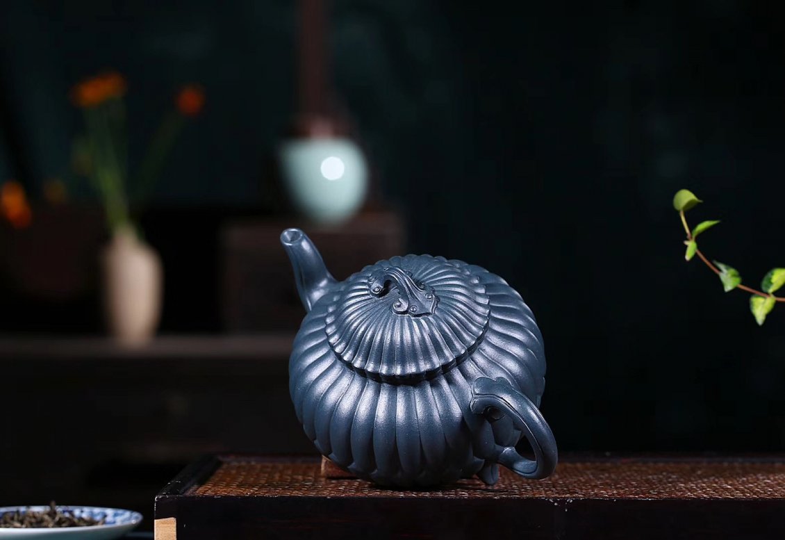 杨军保作品 大三丁合菊壶