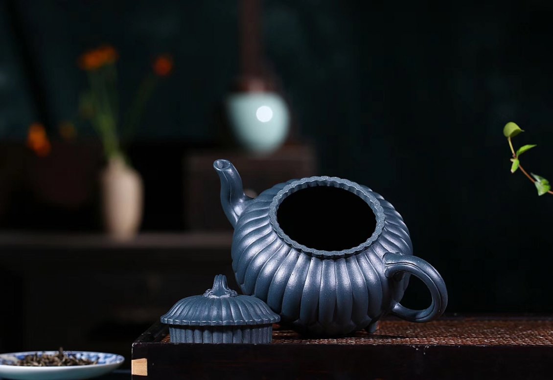 杨军保作品 大三丁合菊壶