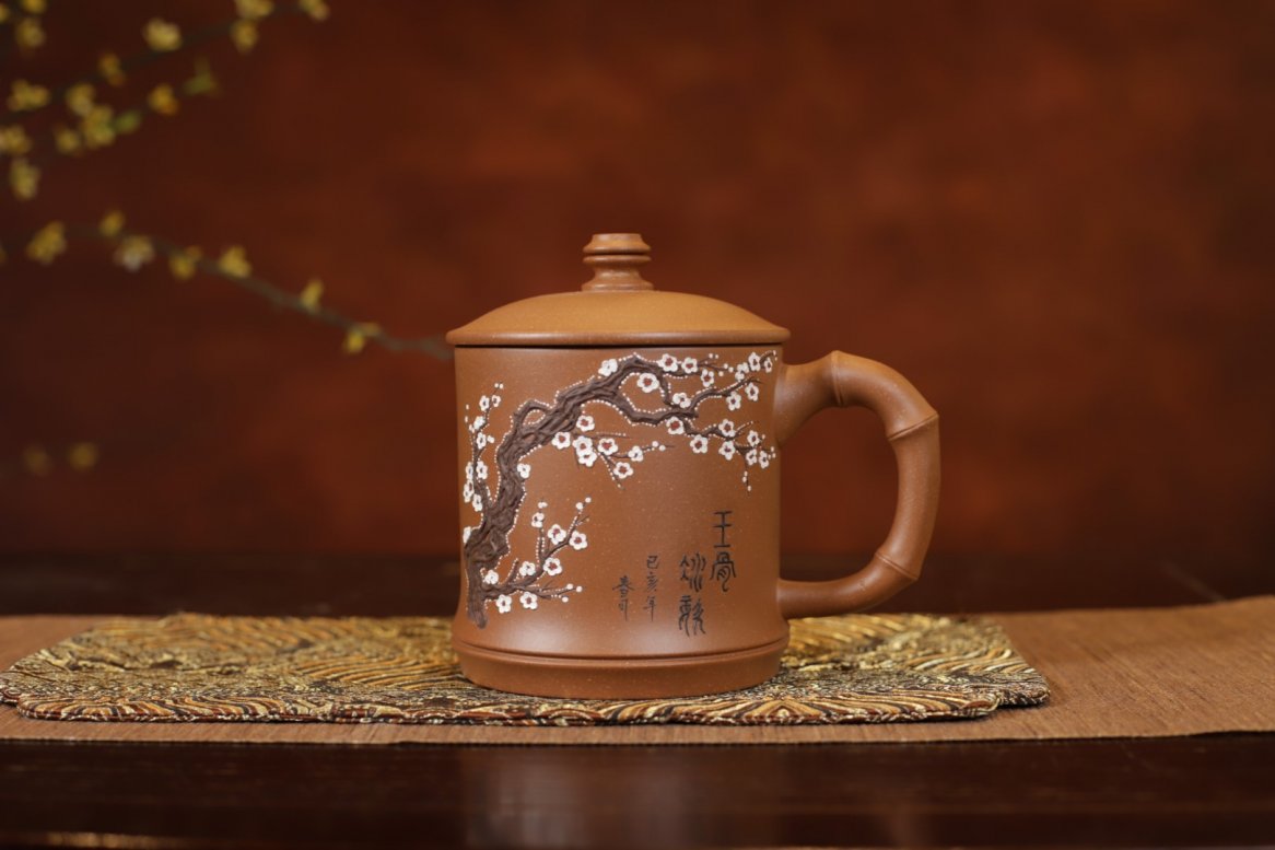 陈伟宝作品 竹节盖杯-泥绘梅花款