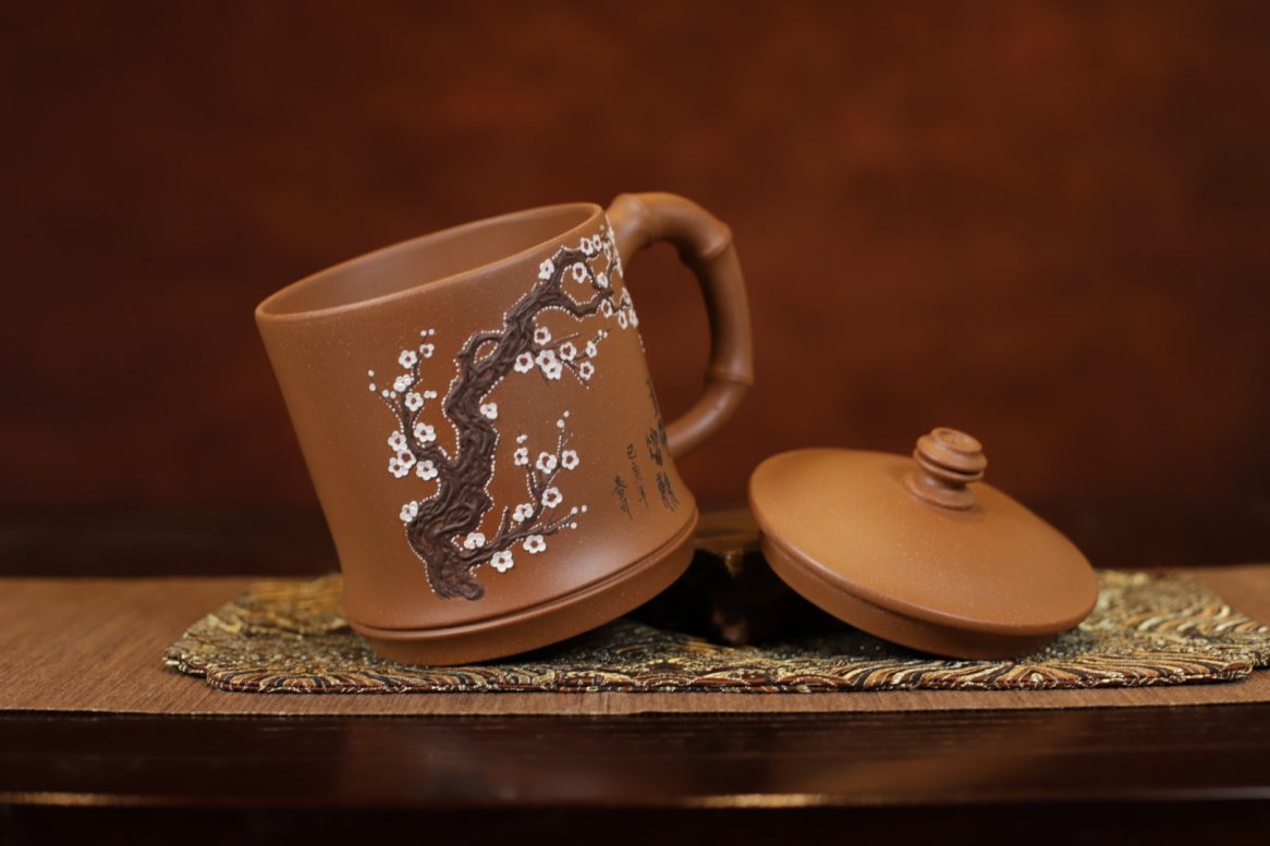 陈伟宝作品 竹节盖杯-泥绘梅花款