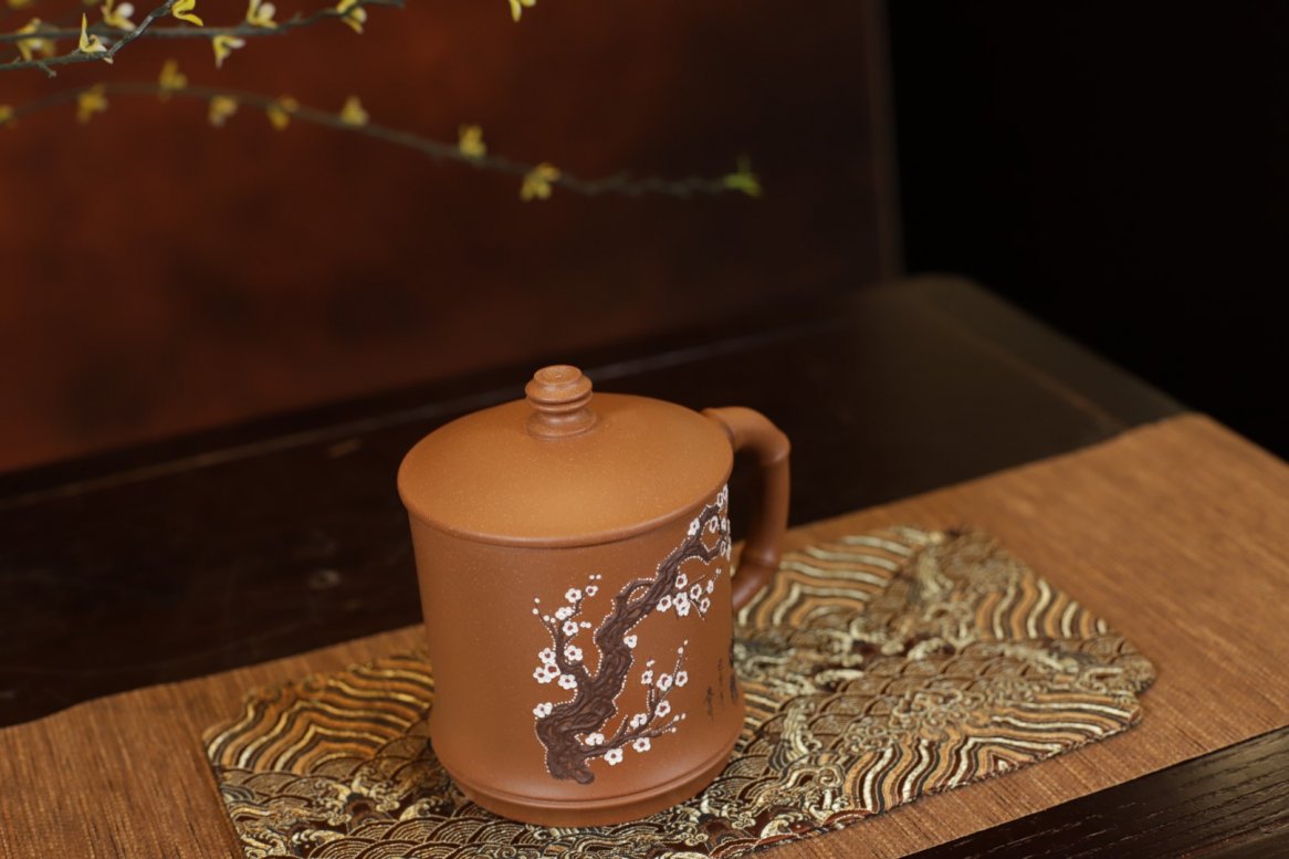 陈伟宝作品 竹节盖杯-泥绘梅花款