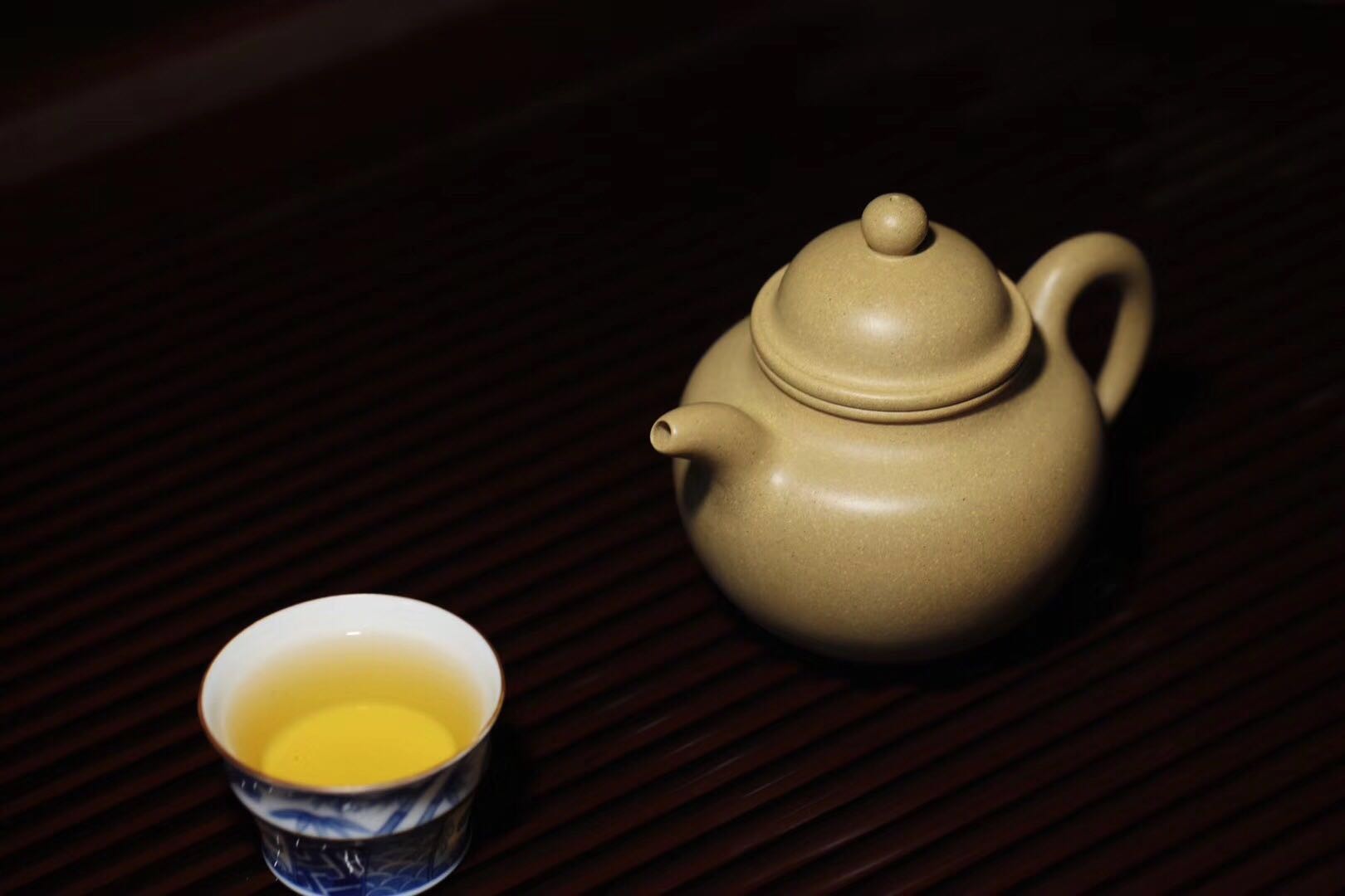 蒋芳仙作品 掇球