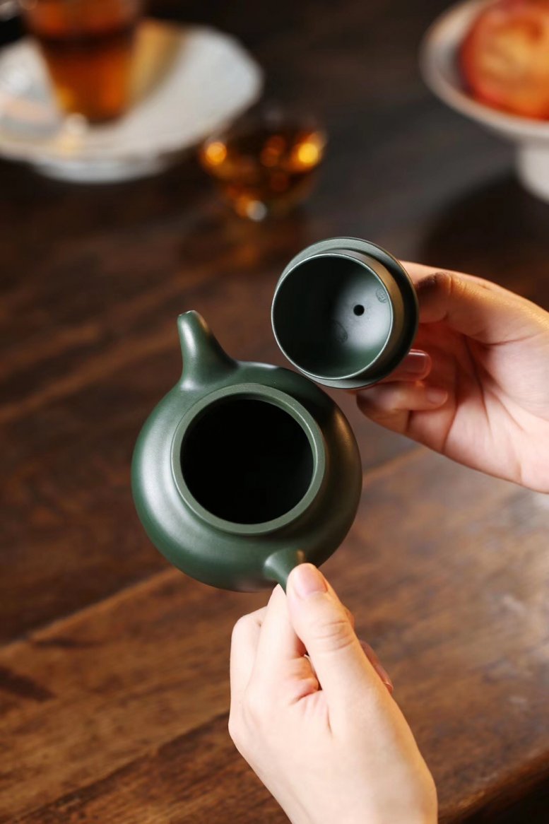 戚志君作品 掇球