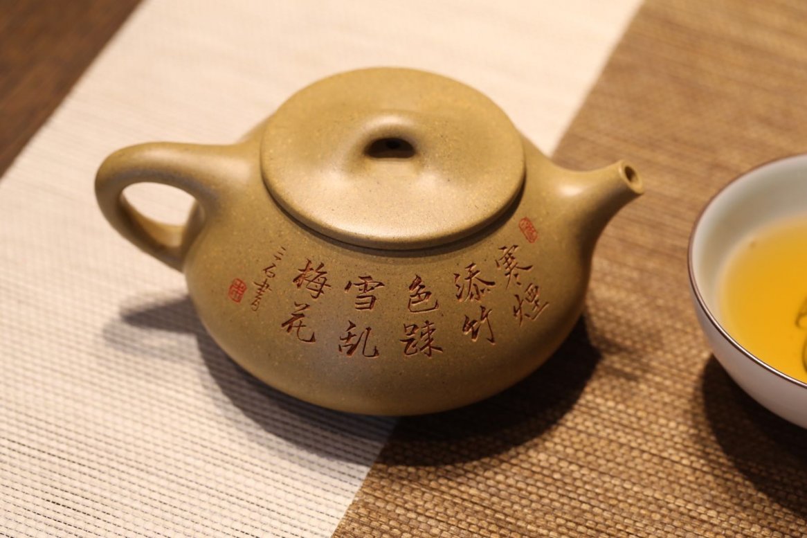蒋芳仙作品 刻梅石瓢