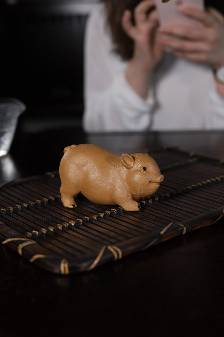 悠然紫砂作品 金猪茶宠