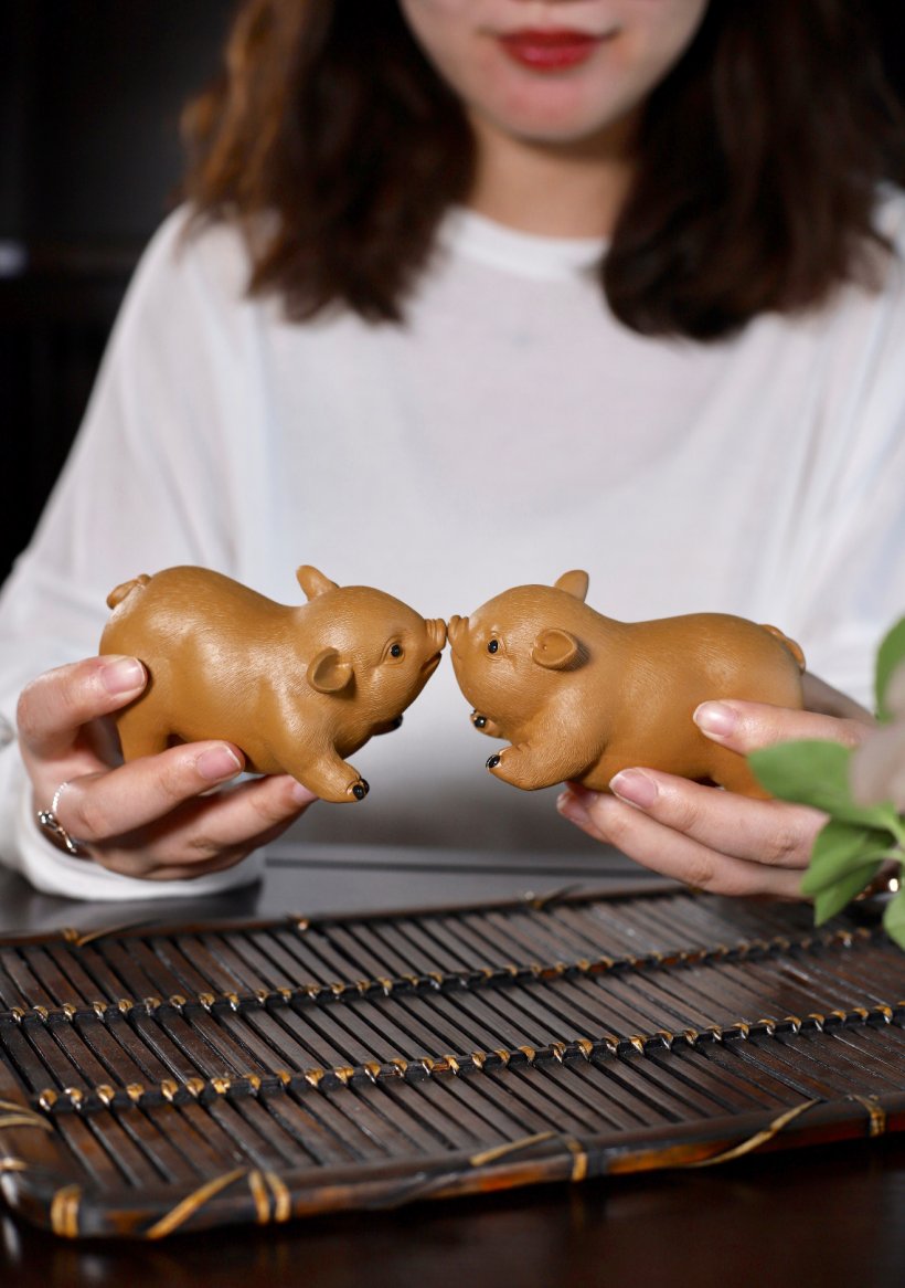 悠然紫砂作品 金猪茶宠