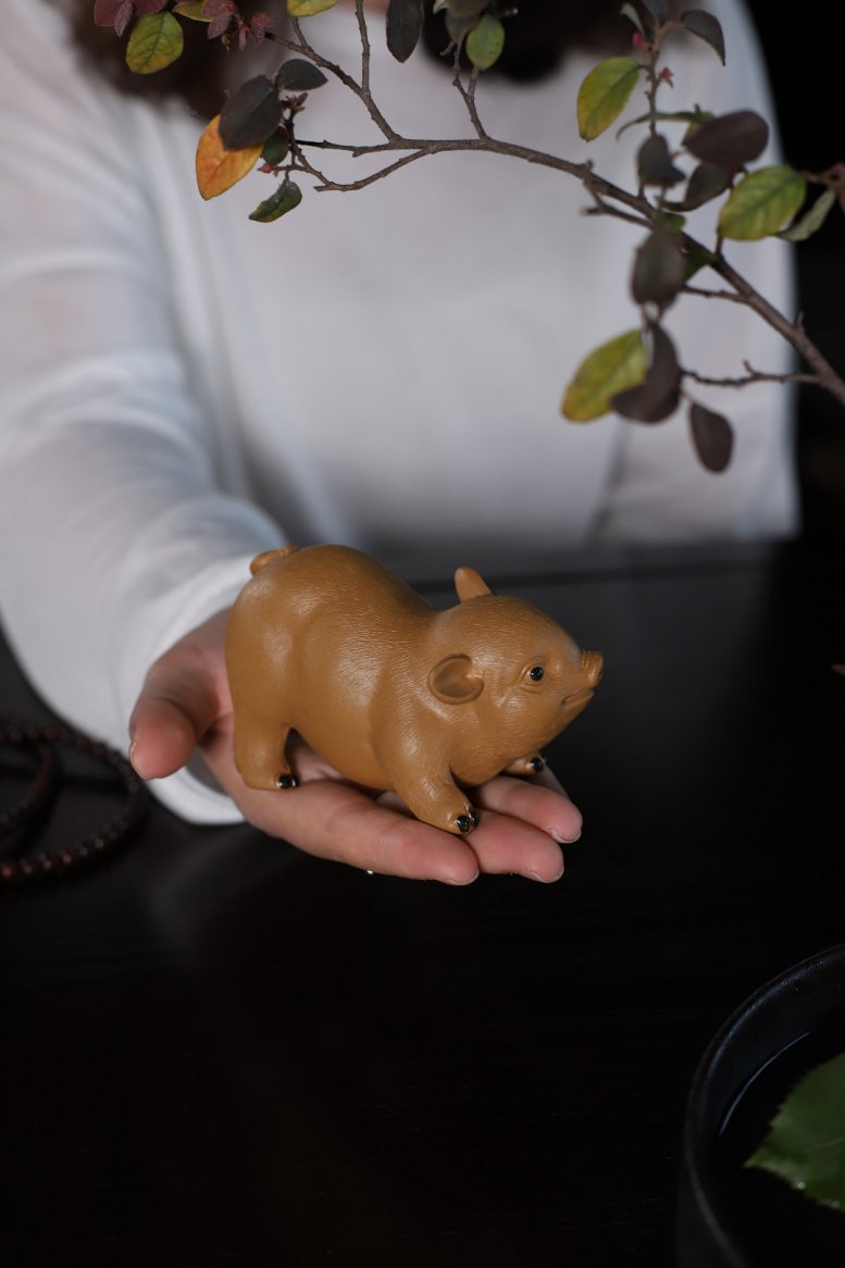 悠然紫砂作品 金猪茶宠