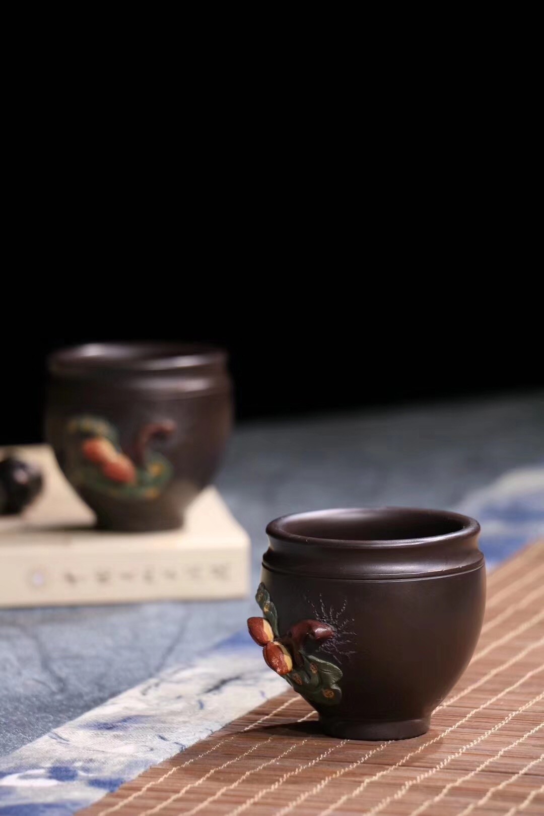 吕霞作品 寿桃对杯