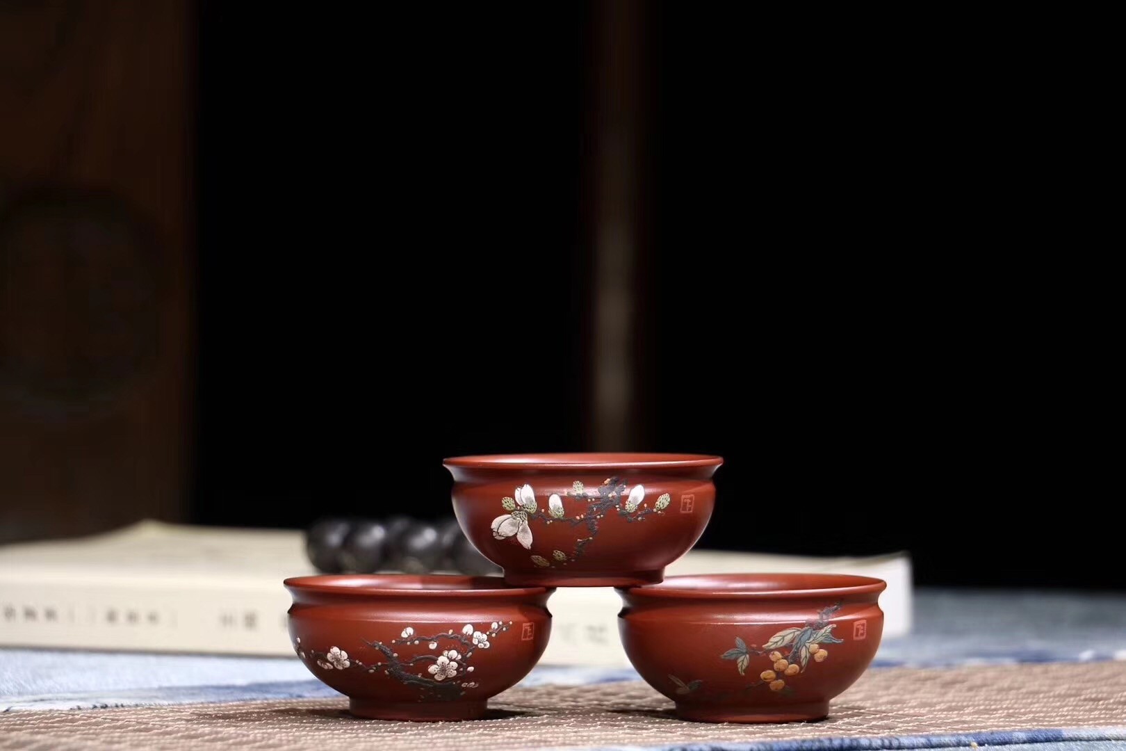吕霞作品 寒梅 玉兰 枇杷 精工堆绘