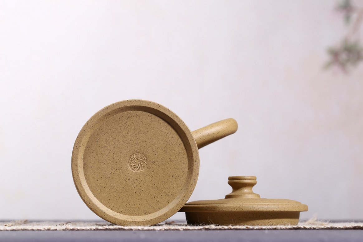 马国琴作品 龙泉杯