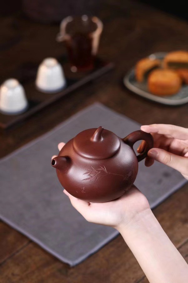 韩惠琴作品 茄段壶