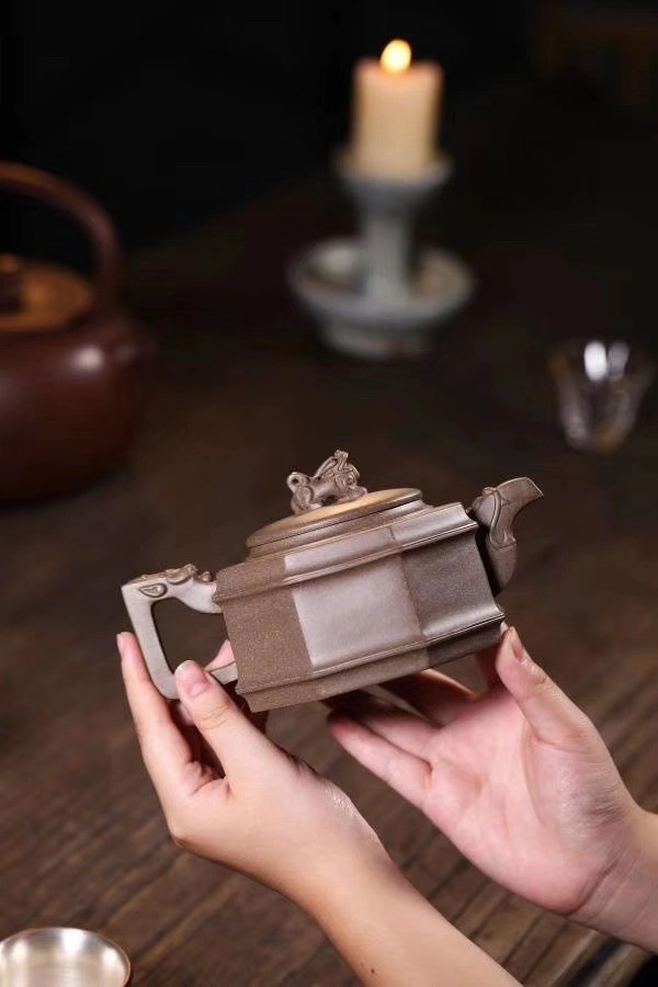 冯小俊作品 八面威风