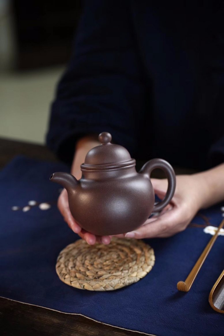 杨鹏作品 寿珍掇球