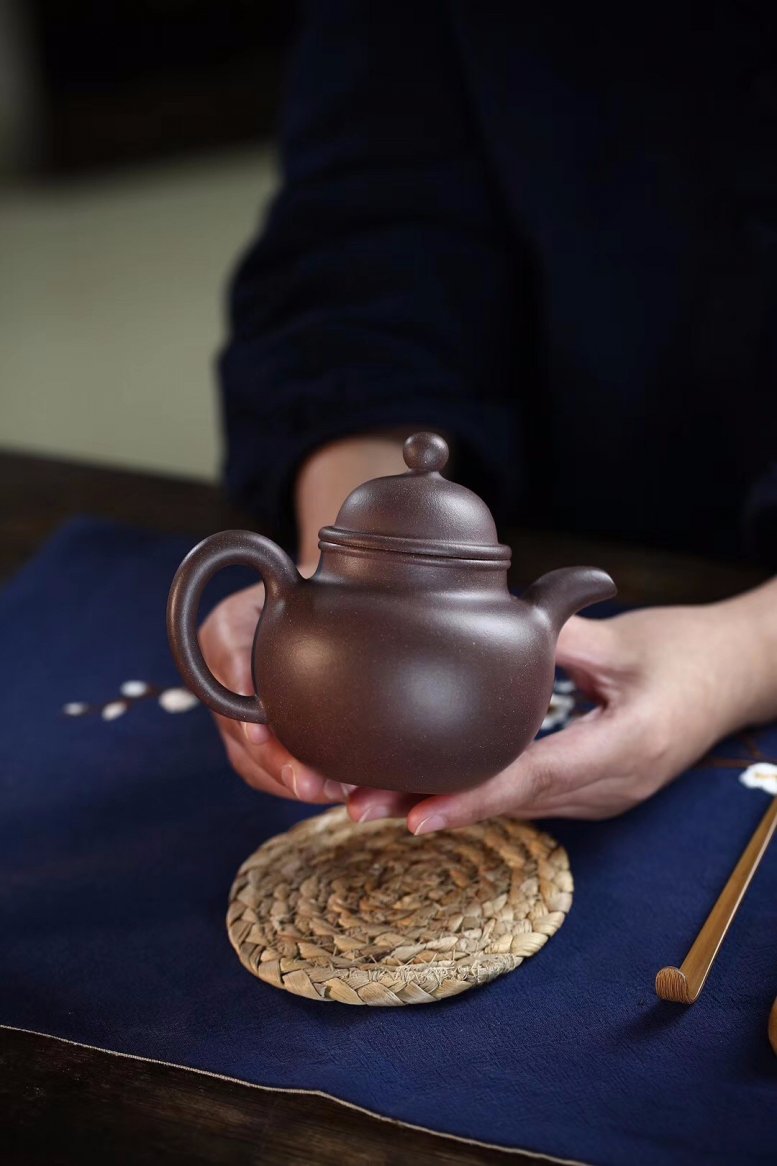 杨鹏作品 寿珍掇球