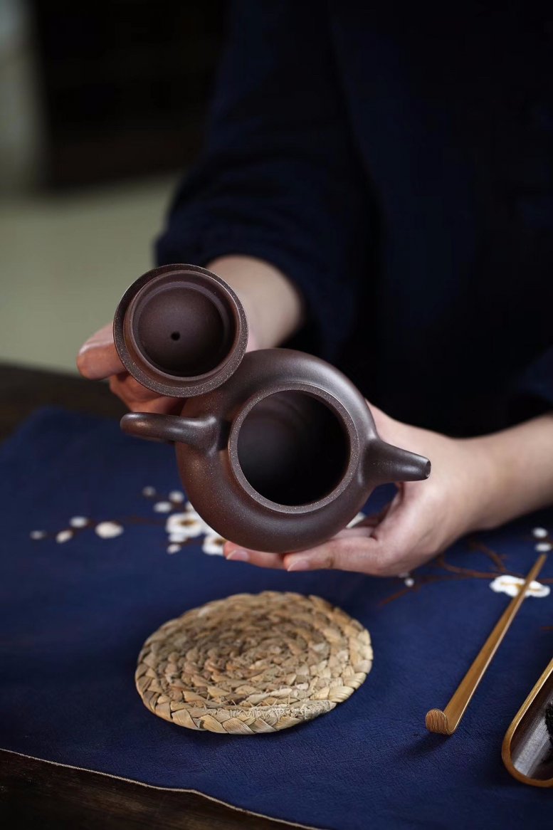 杨鹏作品 寿珍掇球