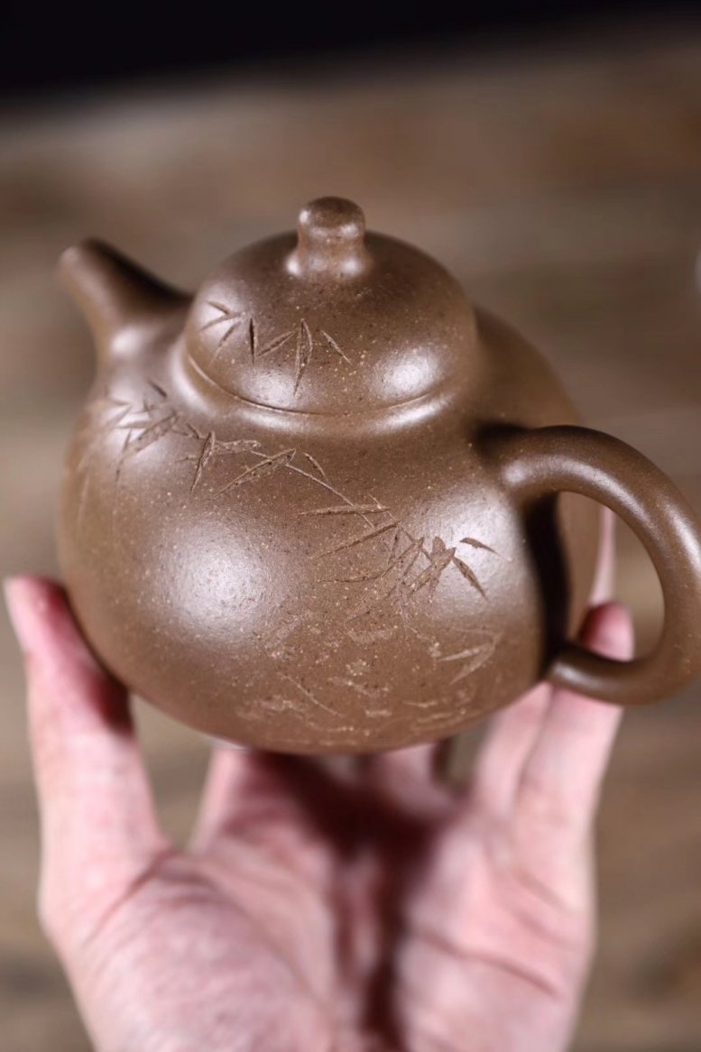 民间艺人作品 三足乳丁