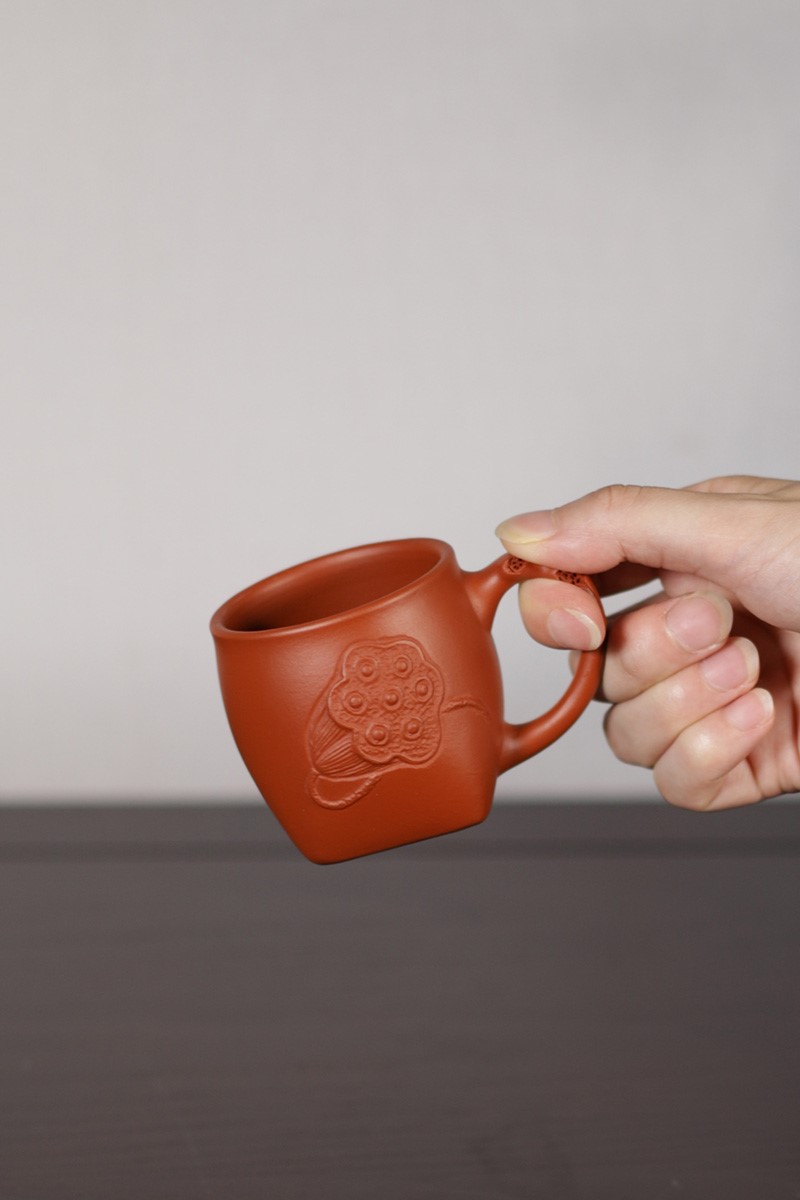 中国宜兴作品 带把莲蓬品茗杯