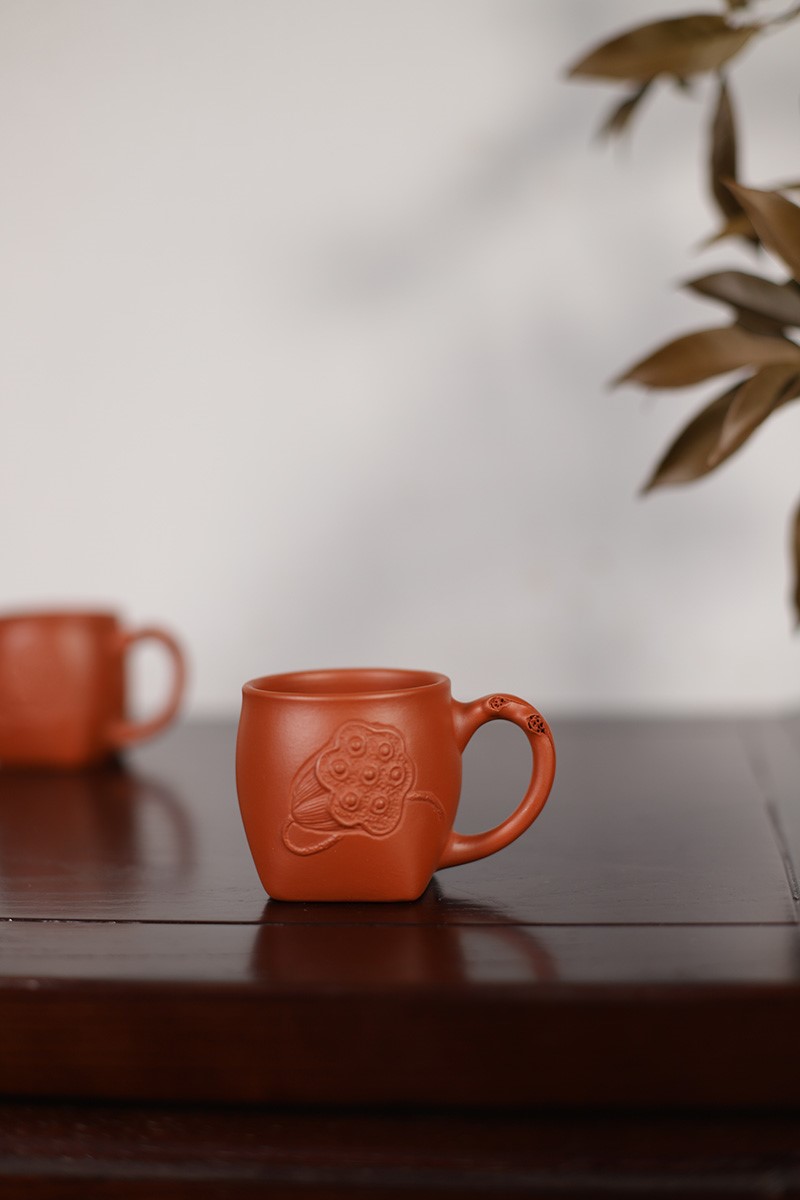 中国宜兴作品 带把莲蓬品茗杯