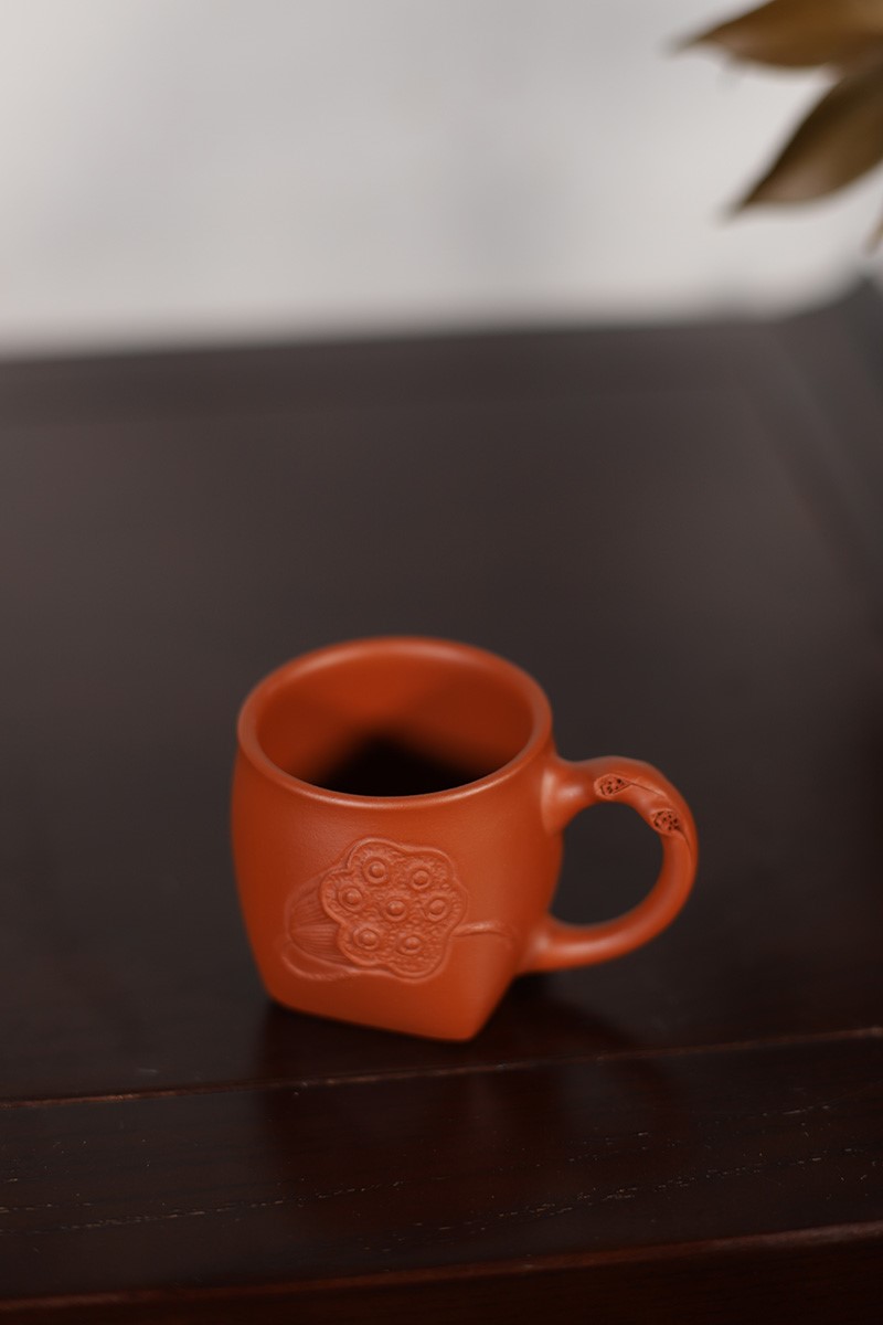 中国宜兴作品 带把莲蓬品茗杯