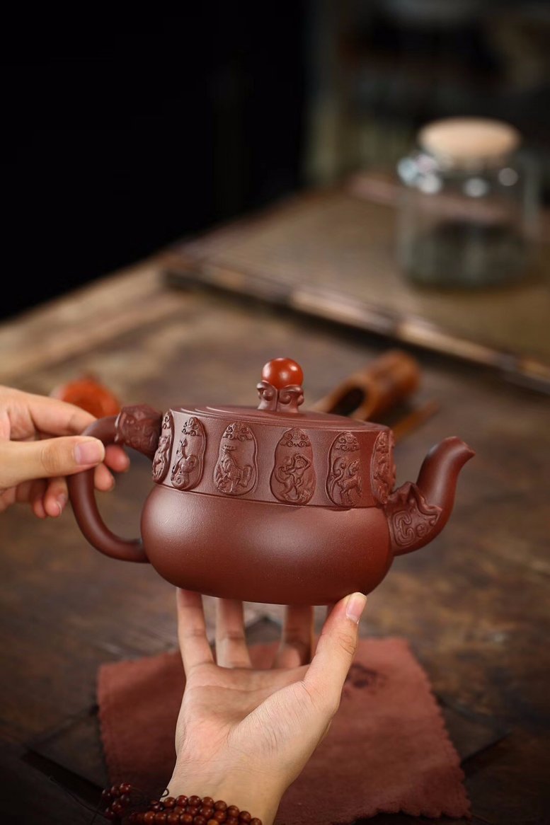 张伟军作品 十二生肖壶