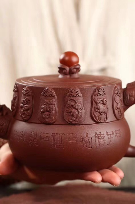 张伟军作品 十二生肖壶