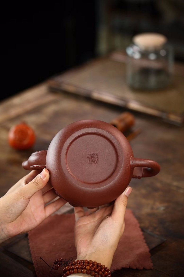 张伟军作品 十二生肖壶