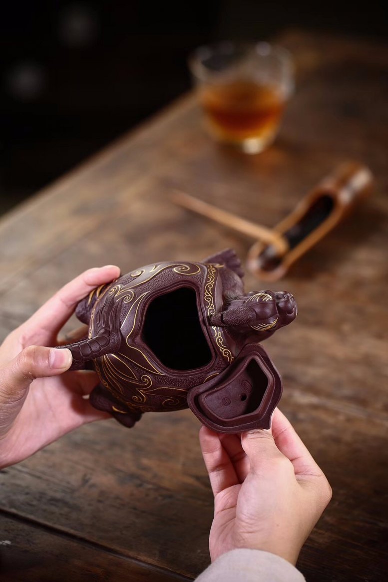 张伟军作品 如意龟龙壶