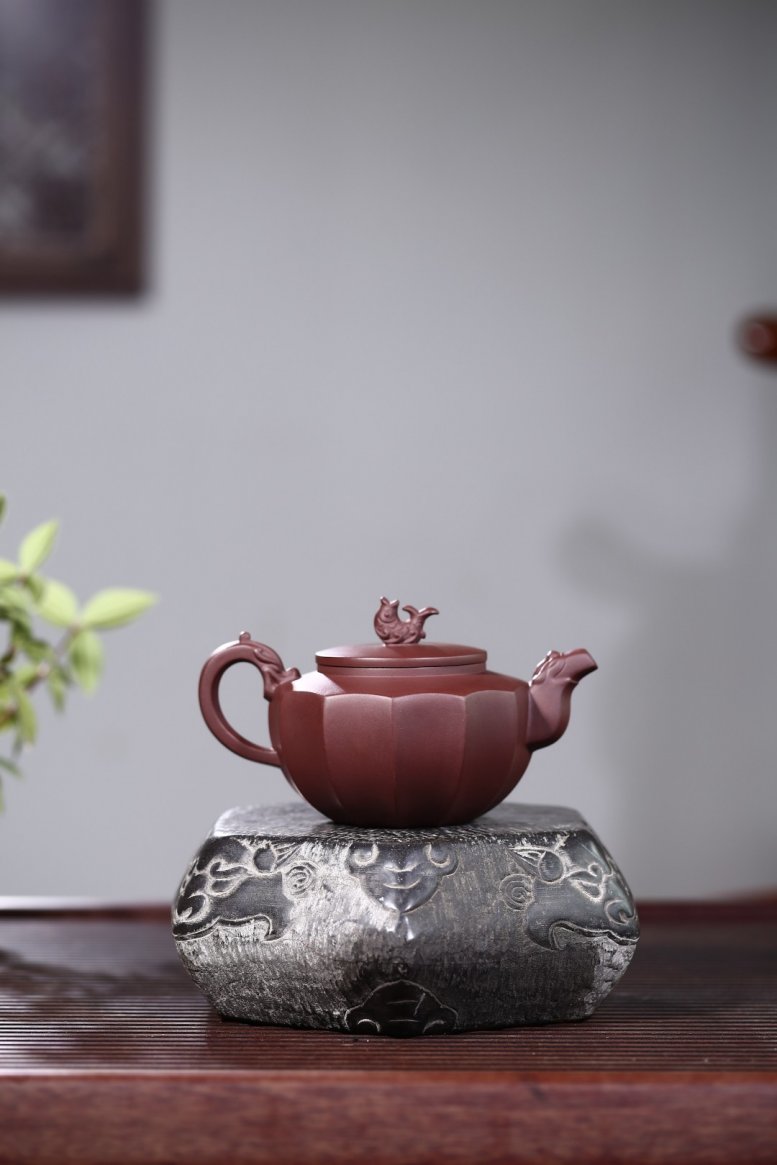 邵云琴作品 鱼龙戏壶