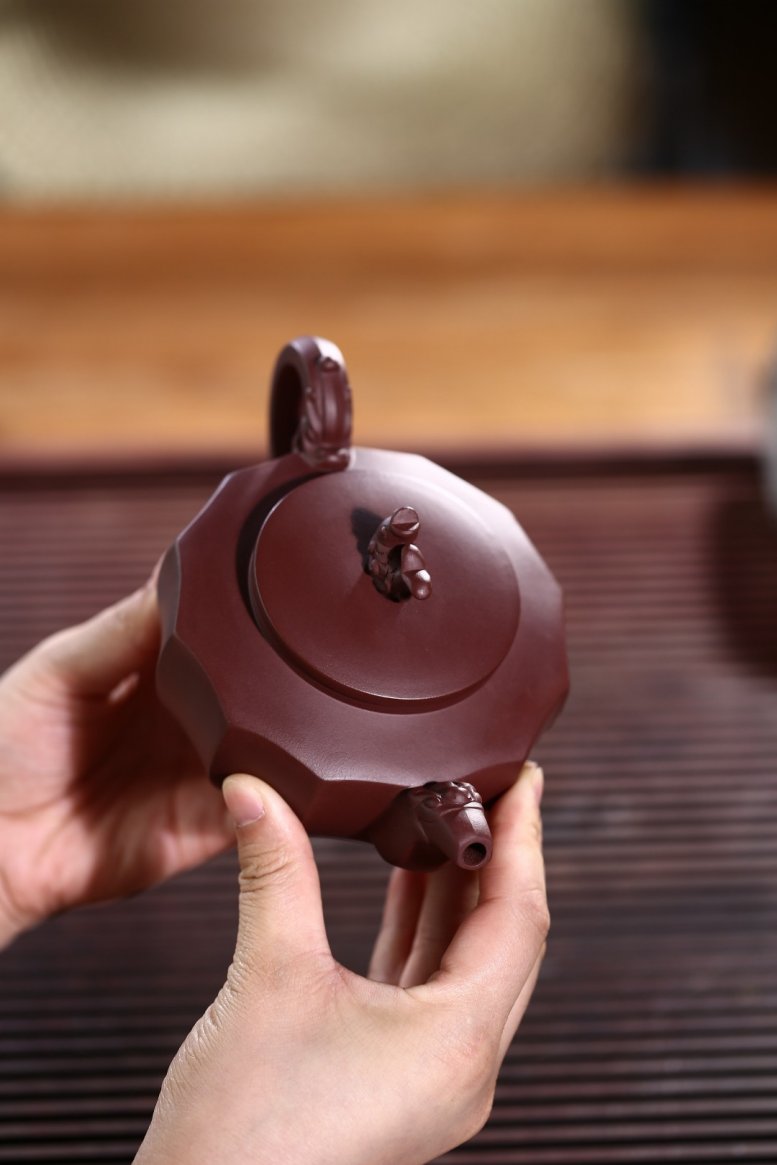 邵云琴作品 鱼龙戏壶