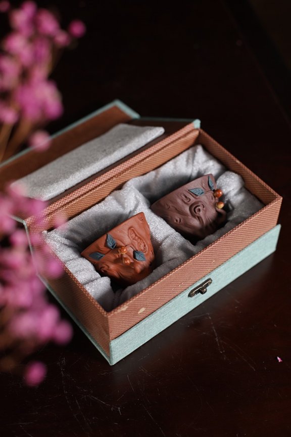 张德俊作品 桃叶对杯