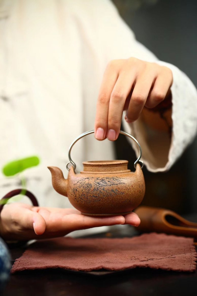 杨军保作品 蛋包提梁