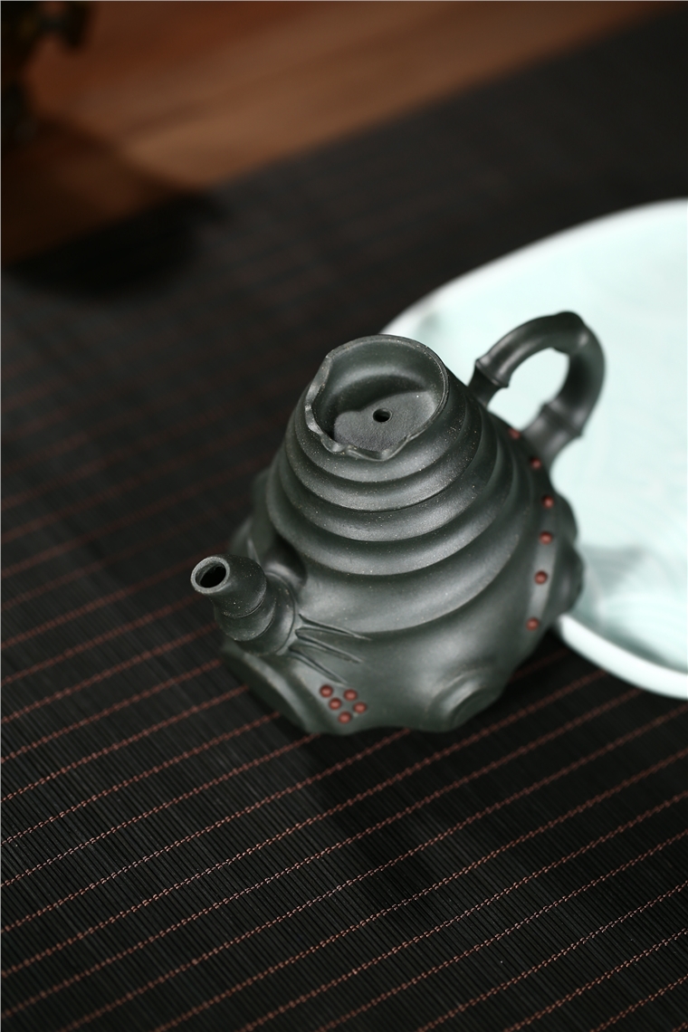 顾旭英作品 竹根壶