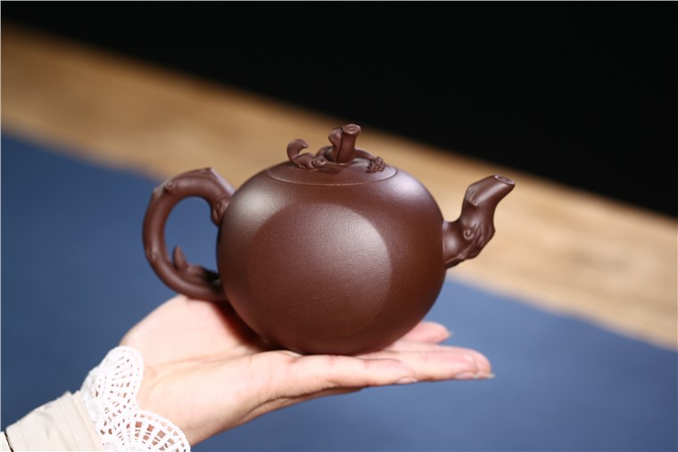 李玉莲作品 松鼠葡萄图片