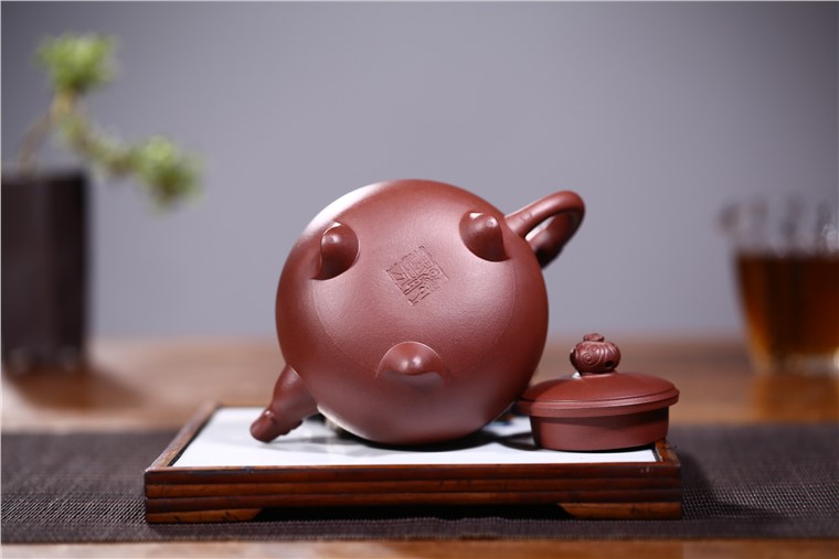 顾建芳作品 三足龙云