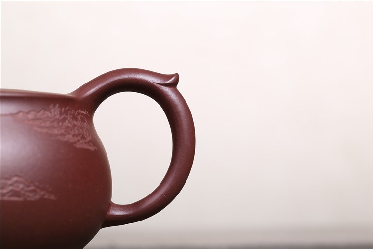 顾建芳作品 三足狮球图片