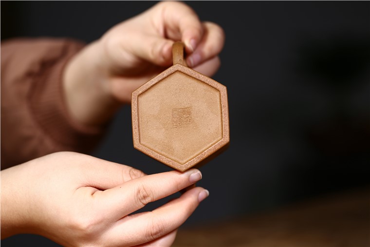 张剑作品 六方隐玉